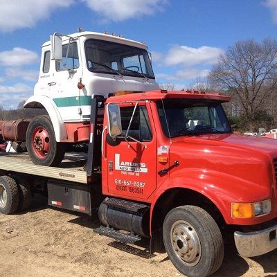 L & L Towing